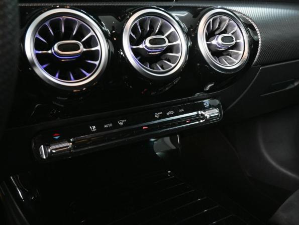 Mercedes-Benz CLA II (C118 X118) с пробегом 2019 года, цена 2 649 000 рублей, 133657 км, седан, Автокод Объявления