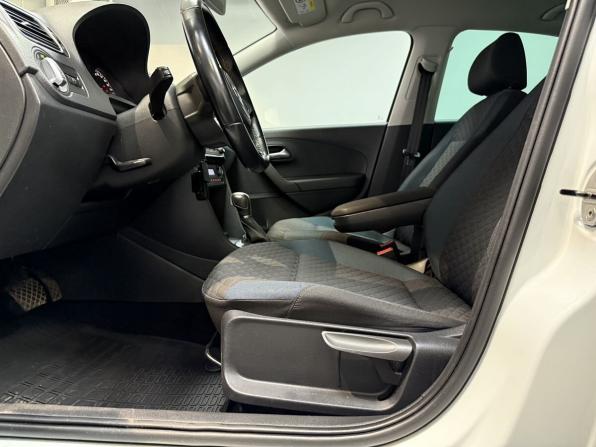 Volkswagen Polo V Рестайлинг с пробегом 2019 года, цена 1 630 000 рублей, 29763 км, седан, Автокод Объявления