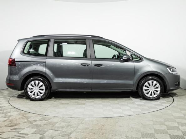 Volkswagen Sharan II Рестайлинг с пробегом 2019 года, цена 2 850 000 рублей, 137729 км, минивэн, Автокод Объявления