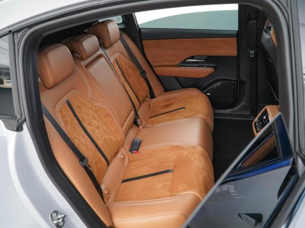 Mazda EZ-6 с пробегом 2024 года, цена 3 699 077 рублей, 44288 км, лифтбек, Автокод Объявления