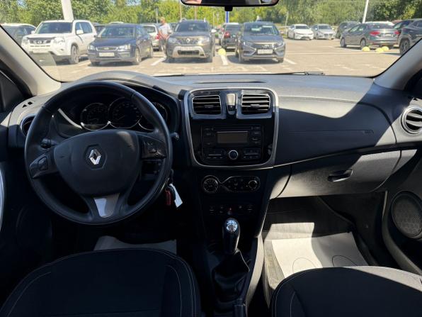 Renault Logan II с пробегом 2016 года, цена 920 000 рублей, 60200 км, седан, Автокод Объявления
