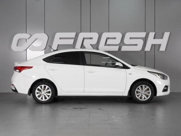 Hyundai Solaris II с пробегом 2018 года, цена 1 077 000 рублей, 176080 км, седан, Автокод Объявления