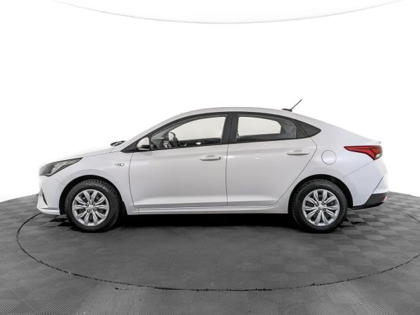 Hyundai Solaris II Рестайлинг с пробегом 2022 года, цена 1 620 000 рублей, 69491 км, седан, Автокод Объявления