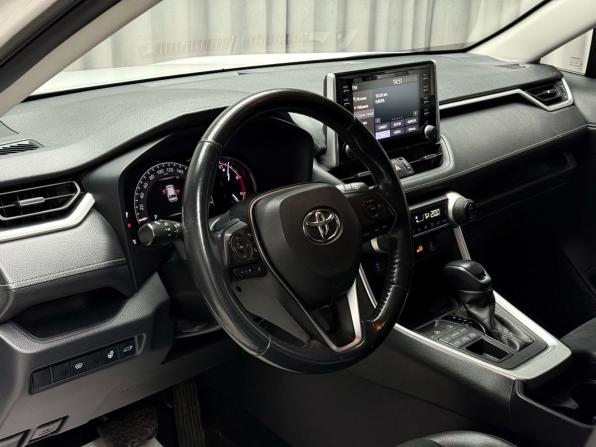 Toyota RAV4 V (XA50) с пробегом 2021 года, цена 3 399 000 рублей, 173462 км, внедорожник, Автокод Объявления
