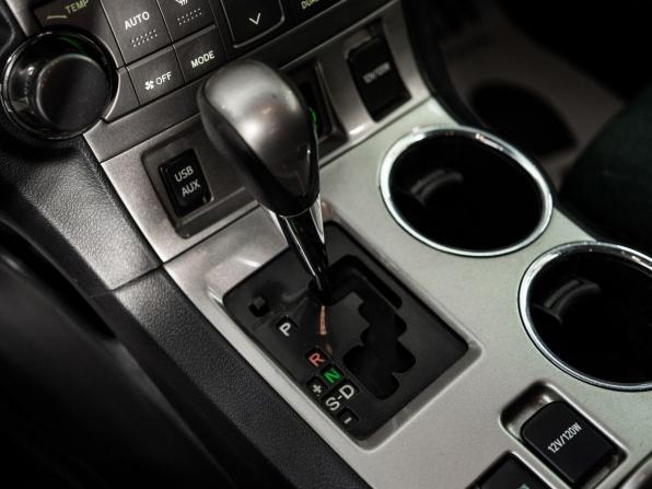 Toyota Highlander II (XU40) Рестайлинг с пробегом 2013 года, цена 2 127 000 рублей, 202329 км, внедорожник, Автокод Объявления