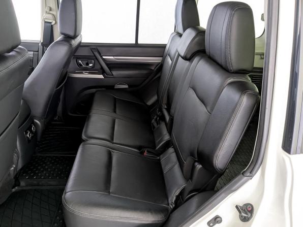 Mitsubishi Pajero IV Рестайлинг 2 с пробегом 2015 года, цена 2 799 000 рублей, 85940 км, внедорожник, Автокод Объявления