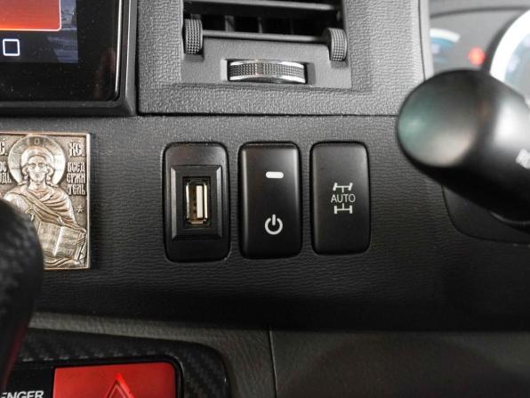Toyota ISis I Рестайлинг с пробегом 2009 года, цена 1 484 000 рублей, 157700 км, компактвэн, Автокод Объявления