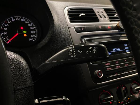 Volkswagen Polo V Рестайлинг с пробегом 2019 года, цена 1 340 000 рублей, 101570 км, седан, Автокод Объявления
