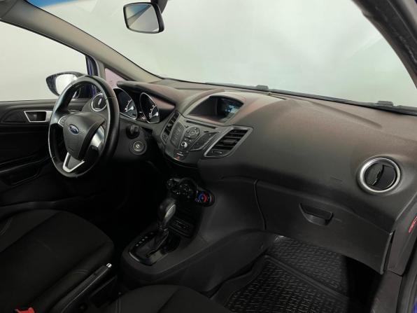 Ford Fiesta Mk6 Рестайлинг с пробегом 2015 года, цена 700 000 рублей, 220900 км, седан, Автокод Объявления