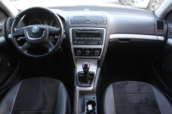 Skoda Octavia II (A5) Рестайлинг с пробегом 2011 года, цена 647 000 рублей, 291050 км, лифтбек, Автокод Объявления