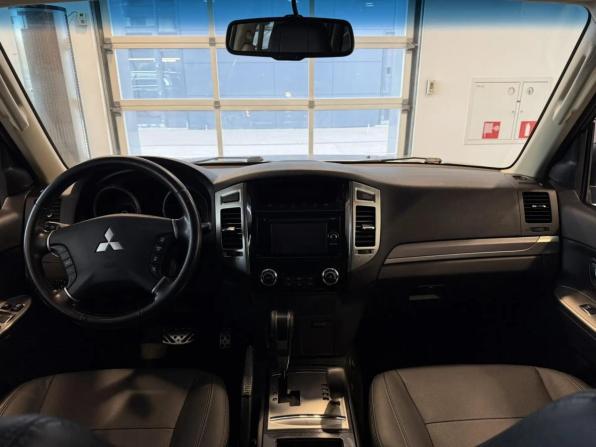 Mitsubishi Pajero IV Рестайлинг 2 с пробегом 2018 года, цена 3 050 000 рублей, 107335 км, внедорожник, Автокод Объявления