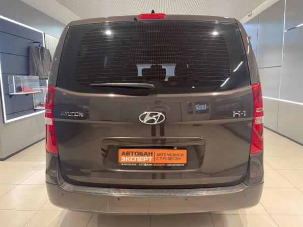 Hyundai H-1 II Рестайлинг 2 с пробегом 2019 года, цена 2 549 000 рублей, 197880 км, минивэн, Автокод Объявления