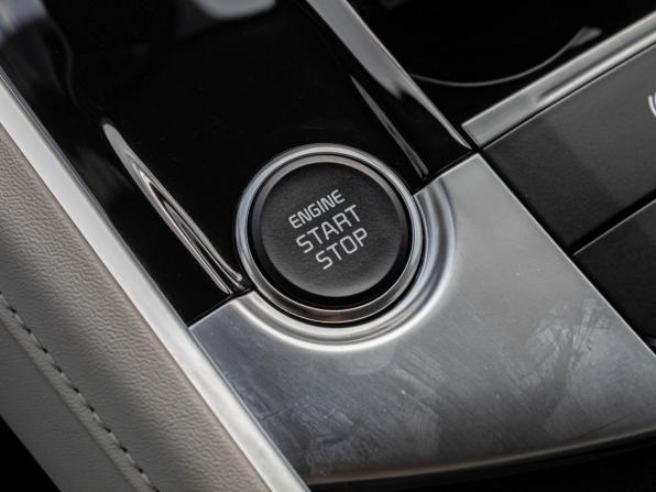 Kia Sportage V с пробегом 2025 года, цена 3 699 000 рублей, 228 км, внедорожник, Автокод Объявления