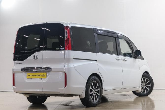 Honda Stepwgn V Рестайлинг с пробегом 2019 года, цена 1 969 000 рублей, 104000 км, минивэн, Автокод Объявления