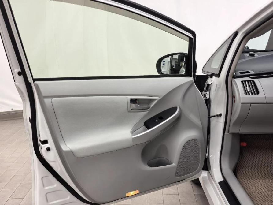 Toyota Prius III Рестайлинг (XW30) Барнаул  - изображение 20