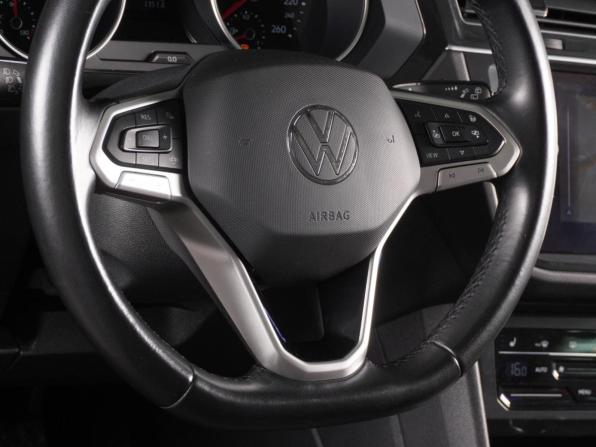 Volkswagen Tiguan II Рестайлинг с пробегом 2021 года, цена 3 086 000 рублей, 45557 км, внедорожник, Автокод Объявления