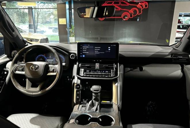 Toyota Land Cruiser 300 Series с пробегом 2026 года, цена 13 900 000 рублей, 16 км, внедорожник, Автокод Объявления
