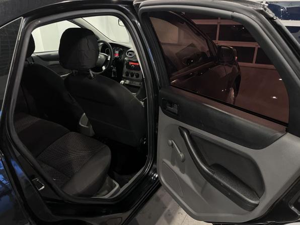 Ford Focus II Рестайлинг с пробегом 2011 года, цена 534 000 рублей, 200801 км, седан, Автокод Объявления