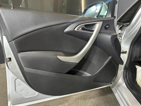 Opel Astra J с пробегом 2011 года, цена 430 000 рублей, 152722 км, хэтчбек, Автокод Объявления