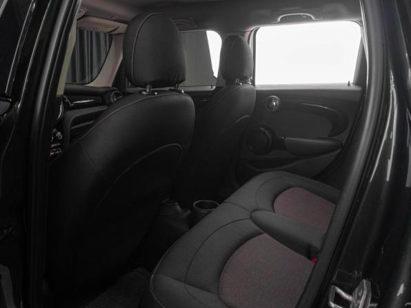 Mini Hatch III (F55/F56) с пробегом 2018 года, цена 1 349 000 рублей, 132437 км, хэтчбек, Автокод Объявления
