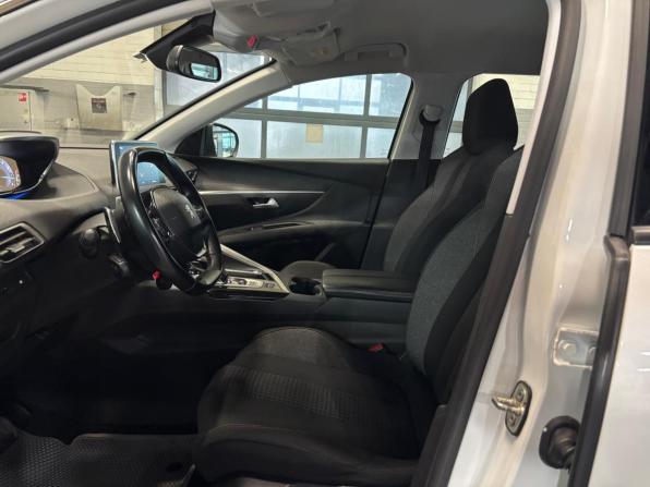 Peugeot 3008 II с пробегом 2019 года, цена 1 699 000 рублей, 140000 км, внедорожник, Автокод Объявления