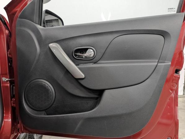 Renault Sandero II Рестайлинг с пробегом 2019 года, цена 1 195 000 рублей, 84919 км, хэтчбек, Автокод Объявления