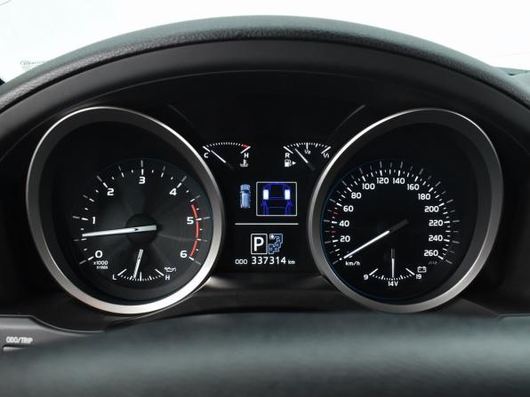 Toyota Land Cruiser 200 Series Рестайлинг 1 с пробегом 2015 года, цена 4 309 995 рублей, 337312 км, внедорожник, Автокод Объявления