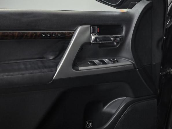 Toyota Land Cruiser 200 Series Рестайлинг 1 с пробегом 2013 года, цена 2 525 000 рублей, 667708 км, внедорожник, Автокод Объявления