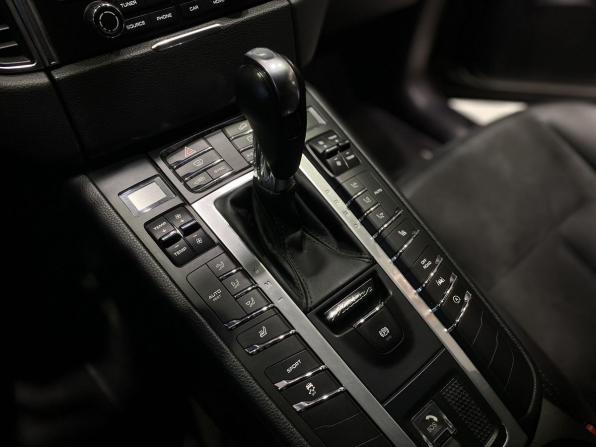 Porsche Macan I Рестайлинг с пробегом 2018 года, цена 3 329 900 рублей, 158000 км, внедорожник, Автокод Объявления