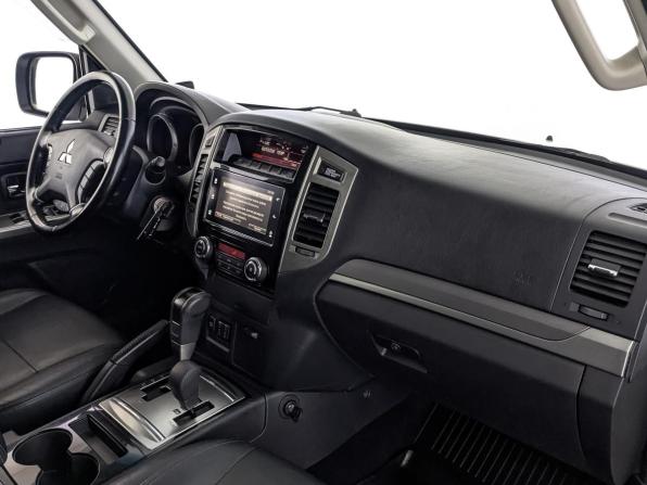 Mitsubishi Pajero IV Рестайлинг 2 с пробегом 2017 года, цена 3 050 000 рублей, 106953 км, внедорожник, Автокод Объявления