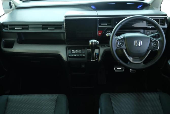 Honda Stepwgn V с пробегом 2015 года, цена 1 899 000 рублей, 132000 км, минивэн, Автокод Объявления