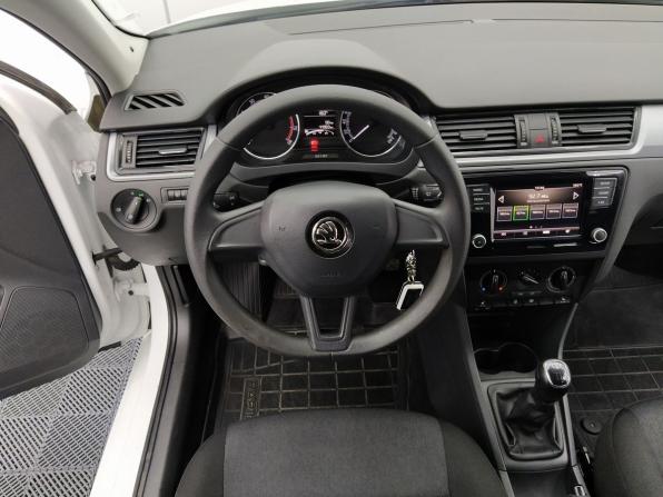 Skoda Rapid I Рестайлинг с пробегом 2017 года, цена 1 319 000 рублей, 44983 км, лифтбек, Автокод Объявления