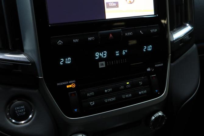 Toyota Land Cruiser 200 Series Рестайлинг 2 с пробегом 2020 года, цена 8 299 000 рублей, 267617 км, внедорожник, Автокод Объявления