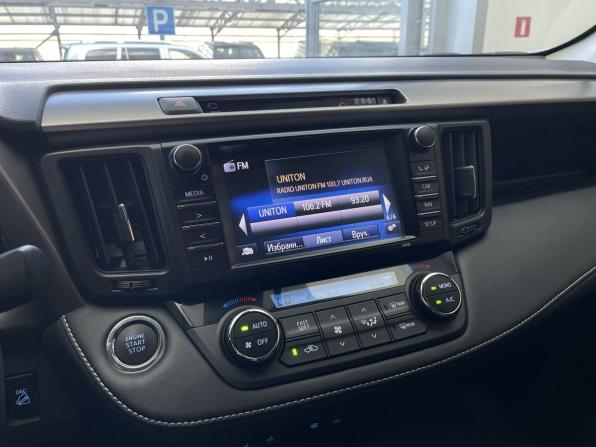 Toyota RAV4 IV (XA40) Рестайлинг с пробегом 2017 года, цена 2 735 000 рублей, 75000 км, внедорожник, Автокод Объявления