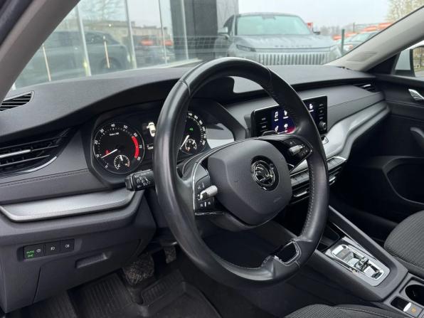Skoda Octavia IV (A8) с пробегом 2021 года, цена 2 155 000 рублей, 133400 км, лифтбек, Автокод Объявления