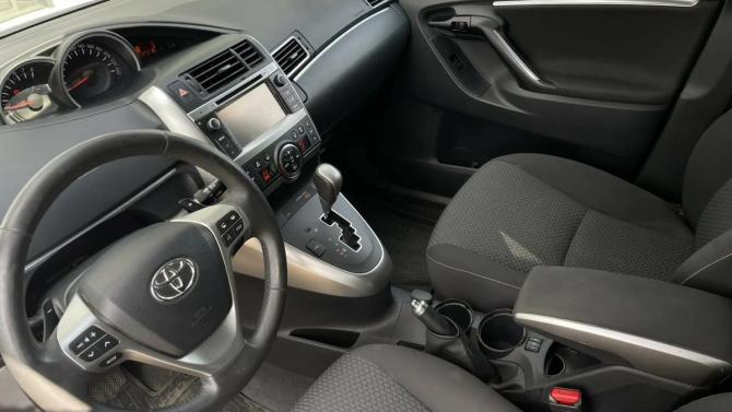 Toyota Verso I Рестайлинг с пробегом 2013 года, цена 1 450 000 рублей, 131147 км, компактвэн, Автокод Объявления