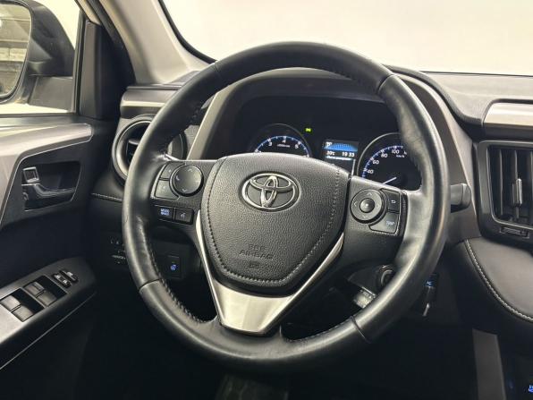 Toyota RAV4 IV (XA40) Рестайлинг с пробегом 2016 года, цена 2 389 000 рублей, 107421 км, внедорожник, Автокод Объявления