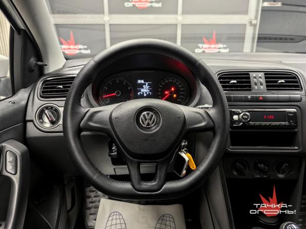 Volkswagen Polo V Рестайлинг с пробегом 2018 года, цена 978 000 рублей, 125000 км, седан, Автокод Объявления