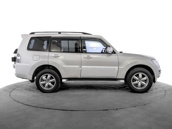 Mitsubishi Pajero IV Рестайлинг 2 с пробегом 2017 года, цена 3 050 000 рублей, 106953 км, внедорожник, Автокод Объявления