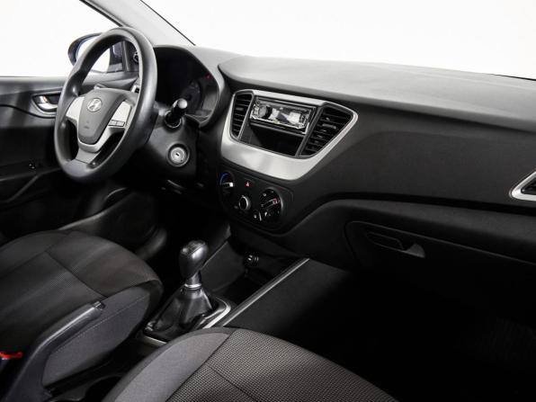 Hyundai Solaris II с пробегом 2017 года, цена 1 030 000 рублей, 129222 км, седан, Автокод Объявления