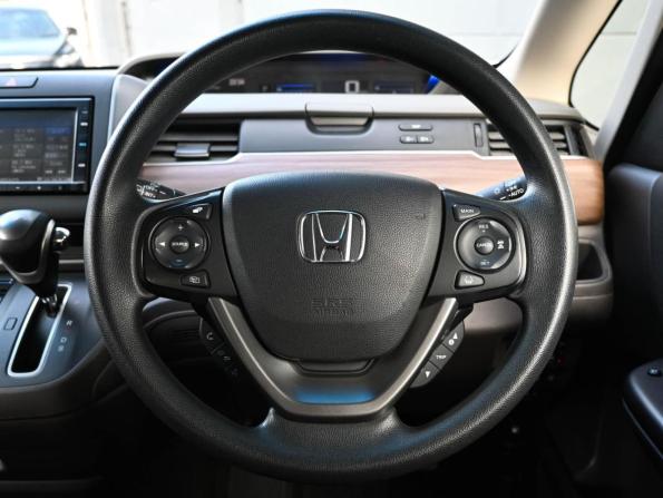 Honda Freed II Рестайлинг с пробегом 2019 года, цена 1 799 000 рублей, 71456 км, компактвэн, Автокод Объявления
