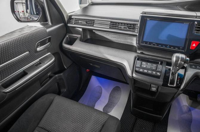Honda Stepwgn V с пробегом 2016 года, цена 2 049 000 рублей, 110000 км, минивэн, Автокод Объявления