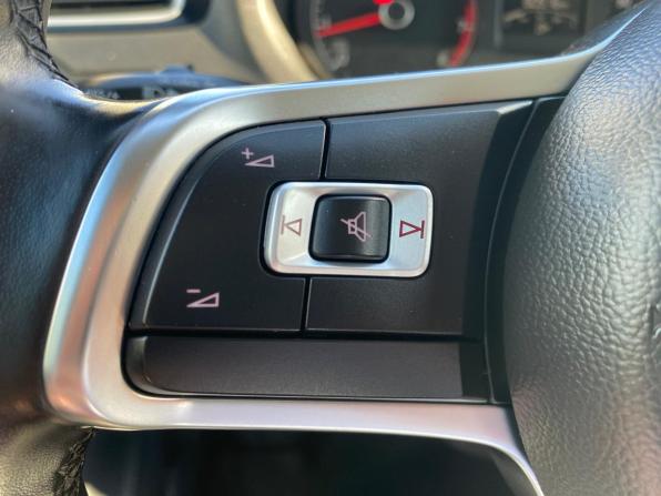 Volkswagen Polo V Рестайлинг с пробегом 2019 года, цена 1 350 000 рублей, 80930 км, седан, Автокод Объявления