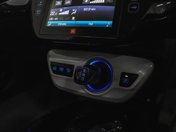 Toyota Prius IV (XW50) с пробегом 2017 года, цена 2 080 000 рублей, 179324 км, лифтбек, Автокод Объявления