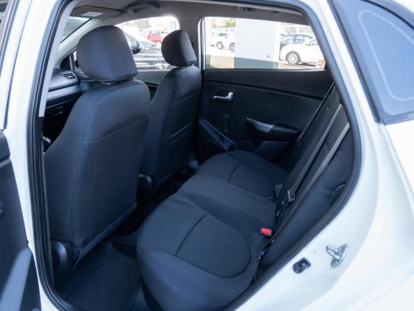 Kia Rio III Рестайлинг с пробегом 2015 года, цена 915 000 рублей, 134396 км, хэтчбек, Автокод Объявления