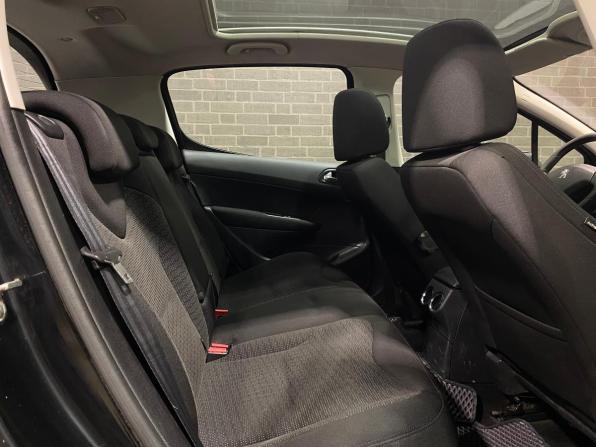 Peugeot 308 I Рестайлинг с пробегом 2011 года, цена 400 000 рублей, 216321 км, хэтчбек, Автокод Объявления