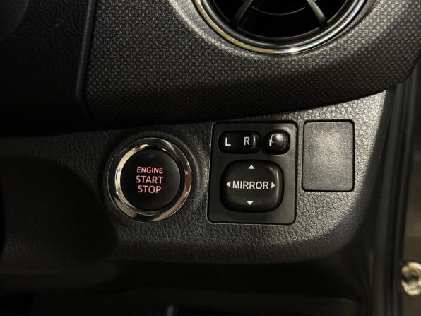 Toyota Vitz III (XP130) Рестайлинг с пробегом 2016 года, цена 920 000 рублей, 86322 км, хэтчбек, Автокод Объявления