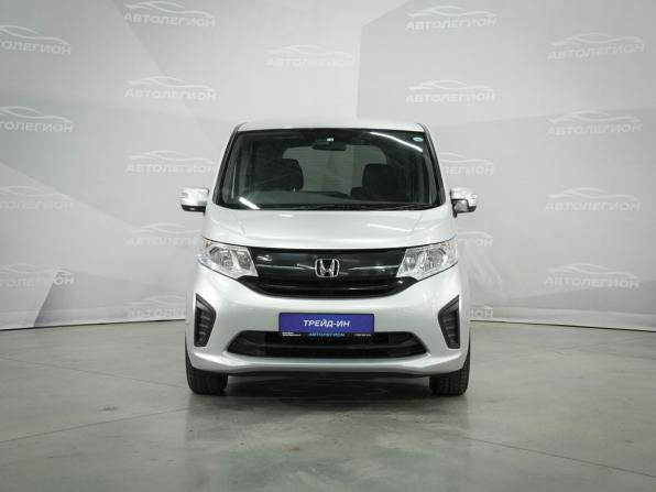 Honda Stepwgn V с пробегом 2016 года, цена 1 665 000 рублей, 212300 км, минивэн, Автокод Объявления