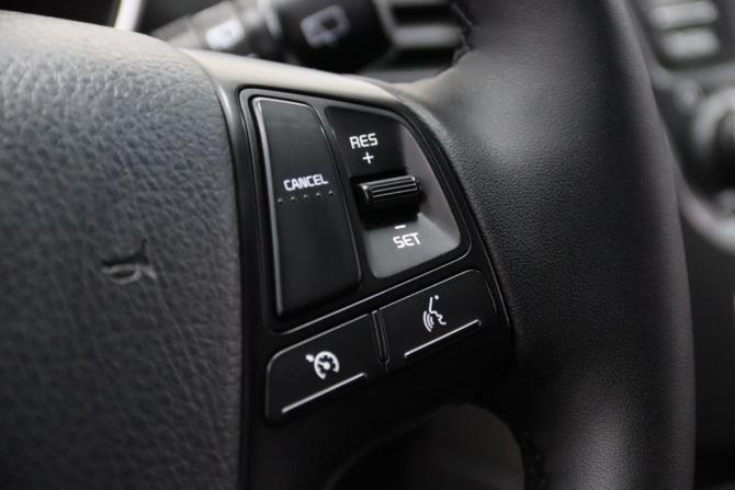Kia Sorento II Рестайлинг с пробегом 2017 года, цена 1 795 950 рублей, 212212 км, внедорожник, Автокод Объявления