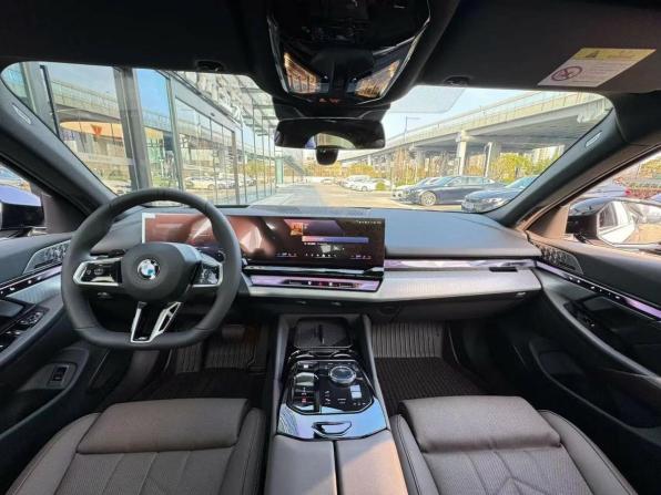 BMW 5 серии VIII (G60/G61/G68) с пробегом 2025 года, цена 8 990 000 рублей, 1476 км, седан, Автокод Объявления
